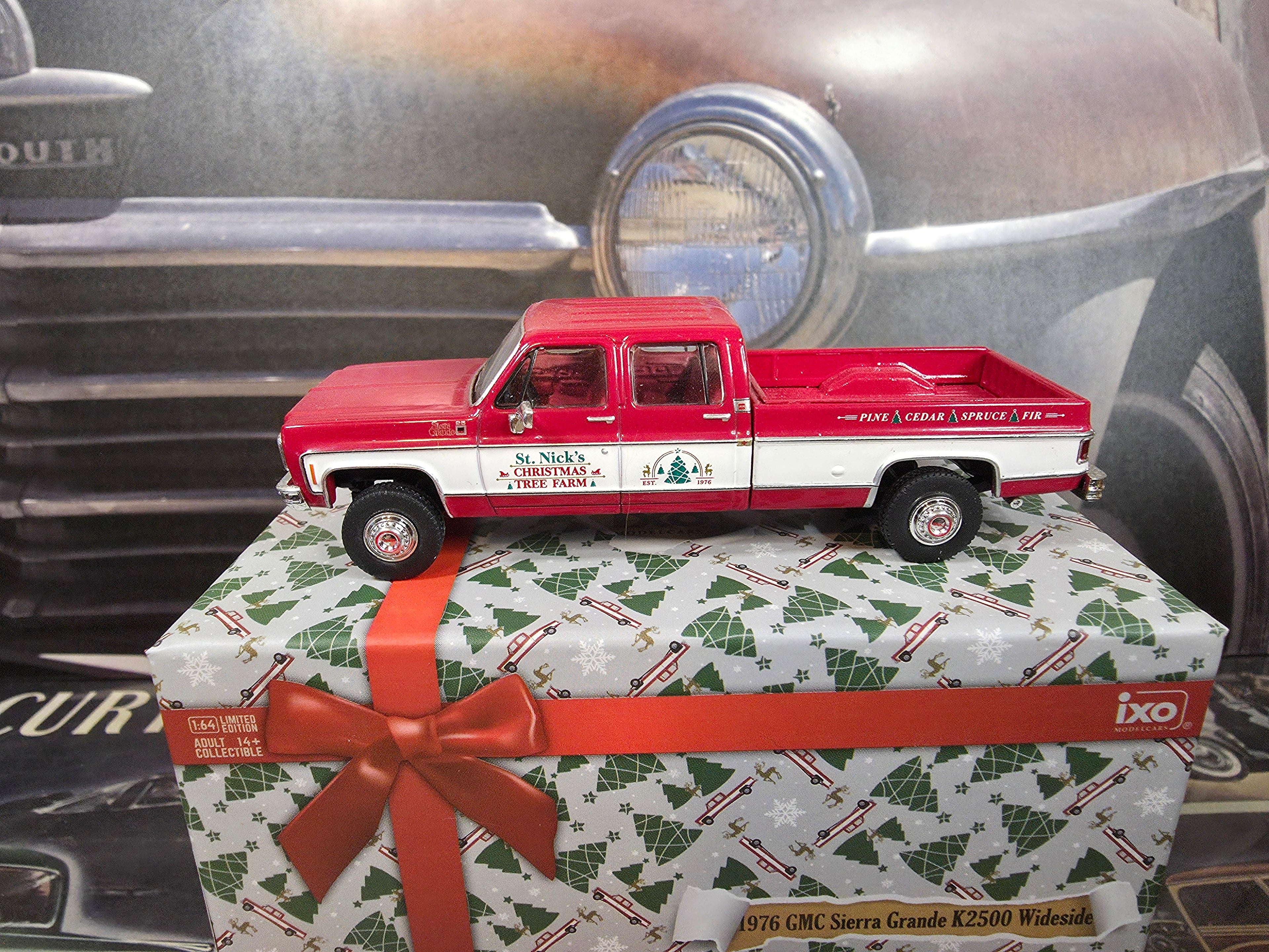 iXo Christmas 1976 GMC Sierra Grande K2500