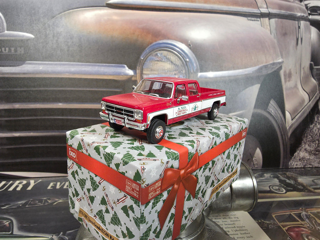 iXo Christmas 1976 GMC Sierra Grande K2500