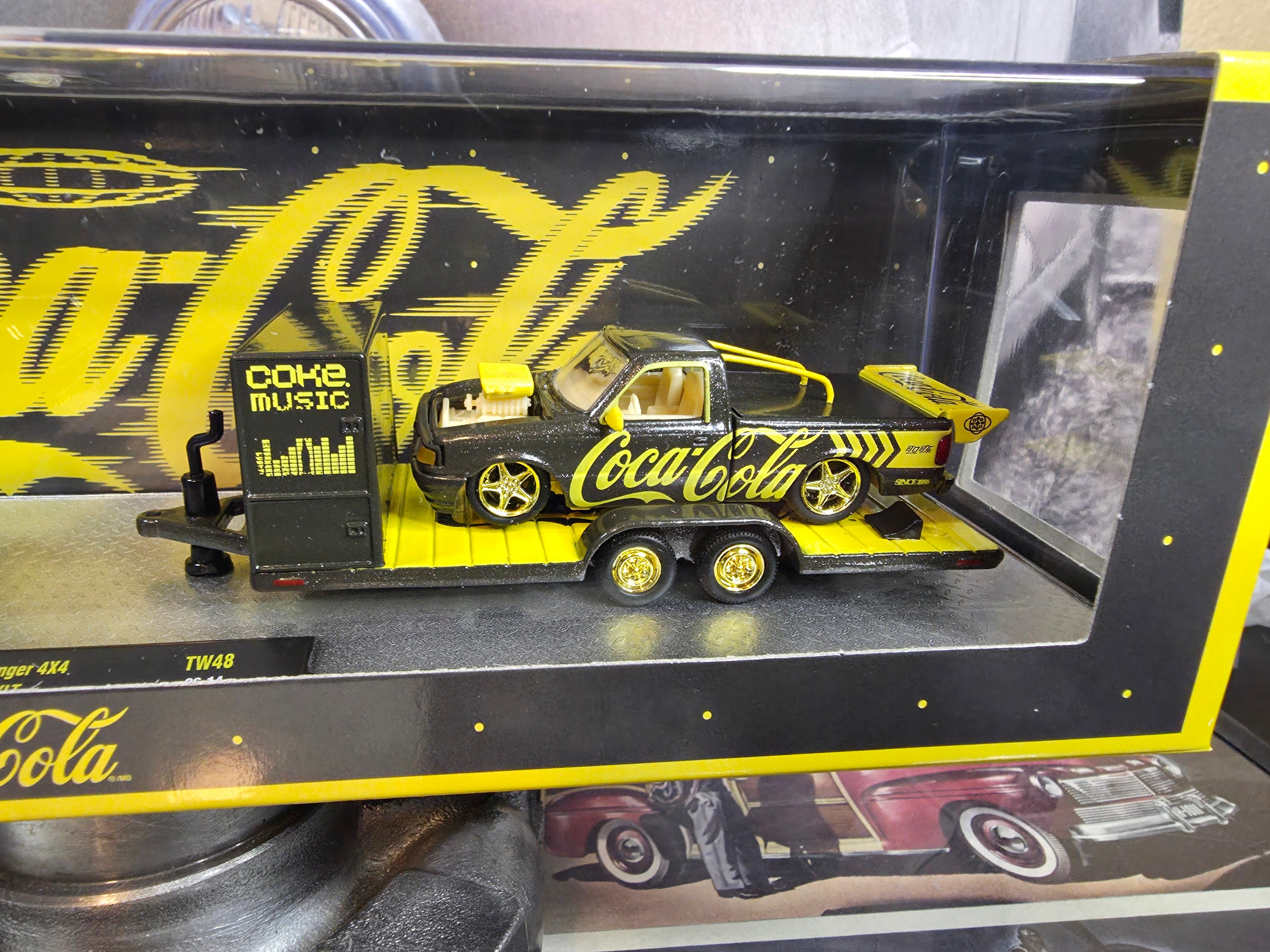 M2 Machines 1:64 Auto-Haulers 1969 Ford F-100 Ranger 4X4 & 1995 Ford Ranger XLT CHASE