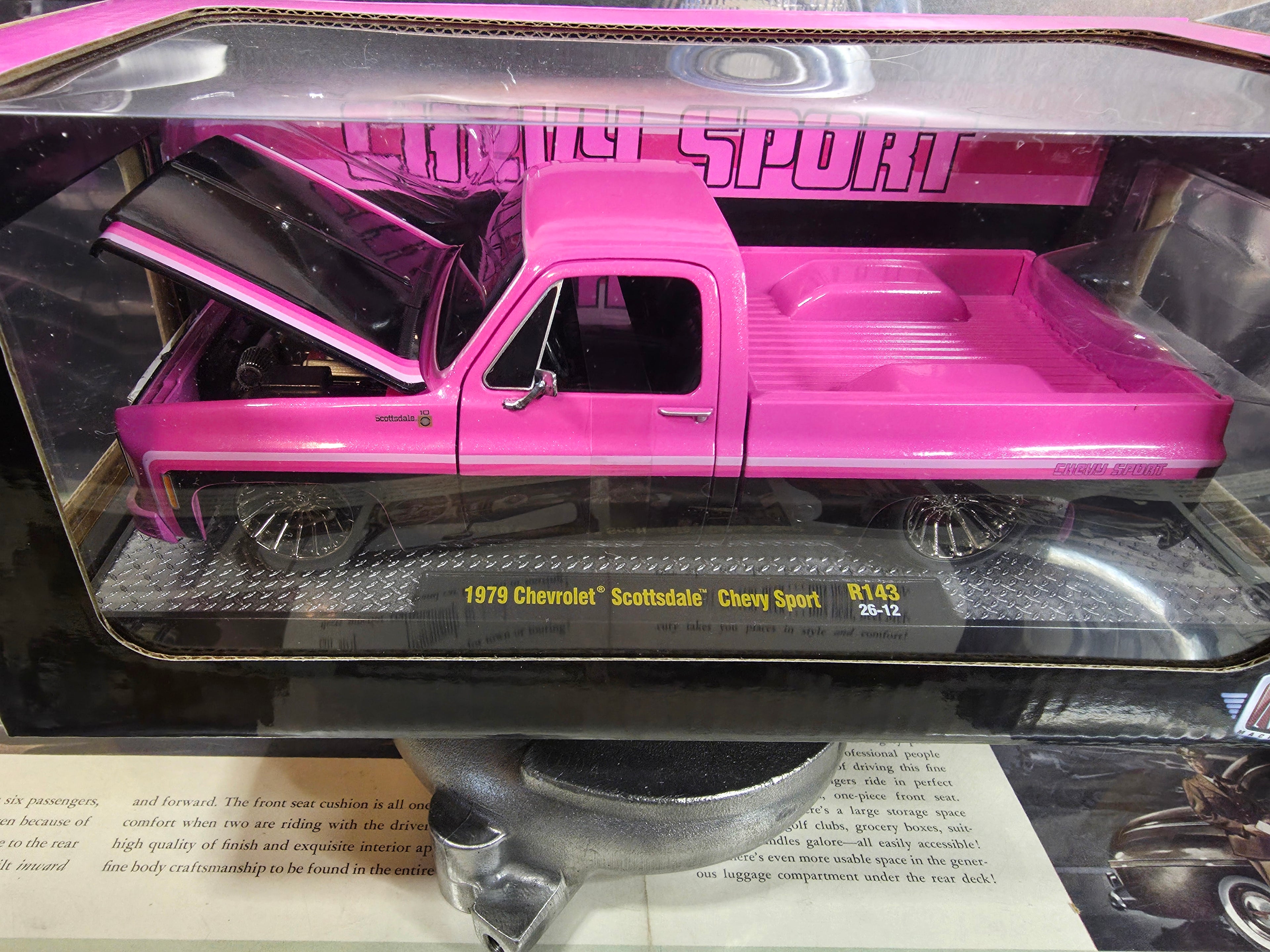 M2 Machines 1/24 1979 Chevrolet Scottsdale Chevy Sport (R143B / 40300-143B)