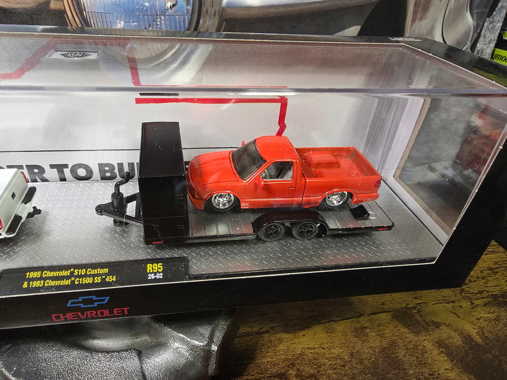 M2 Machines 1:64 1995 Chevrolet S10 Red & 1993 C1500 SS 454 White R95 26-02