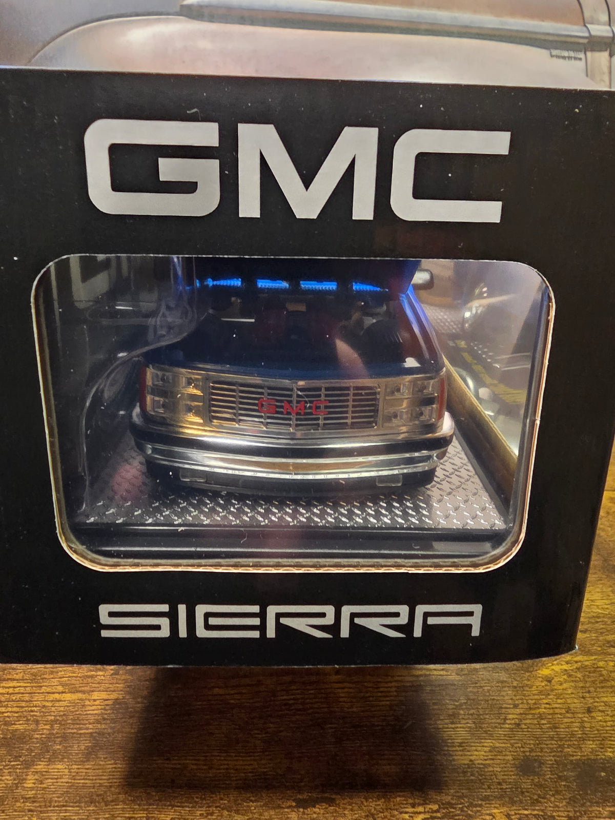 M2 1:24 Scale - 1988 GMC Sierra 1500